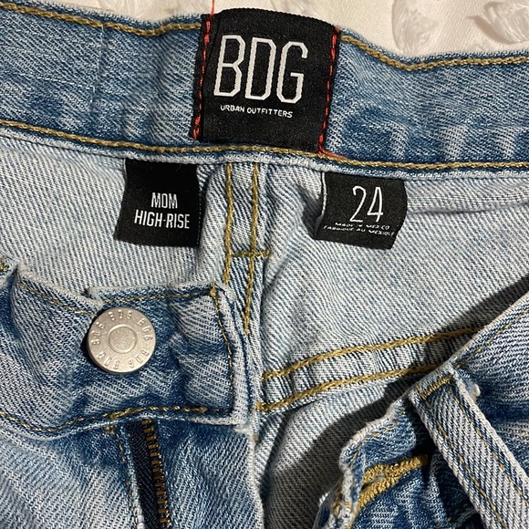 Urban Outfitters Mom shorts - Picture 2 of 3
